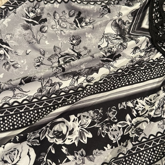 NWOT Floral Lace Tank - Picture 4 of 6